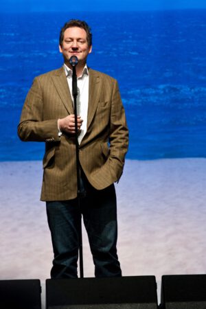 Dr. Eckart von Hirschhausen, Kabarettist, bei einem Auftritt im Rahmen seiner Tour in der Stadthalle Magdeburg  am 09.12.2011