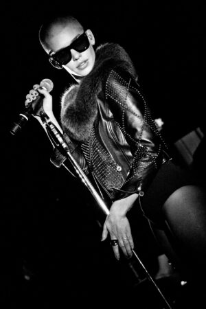 Frida Gold, bei einem Auftritt im Rahmen der "Juwel" - Tour 2011 im Alten Theater Magdeburg  am 19.11.2011
